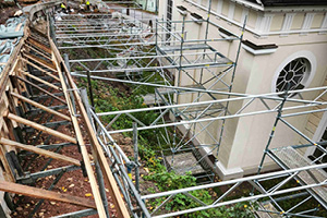Gerüstlösung Hanglage