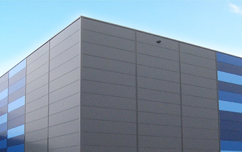 Systemfassade mit Paneelprofilen