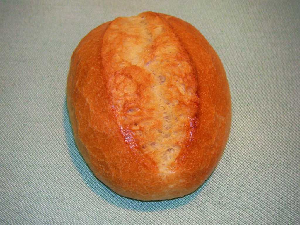 Brötchen mit Einschnitt