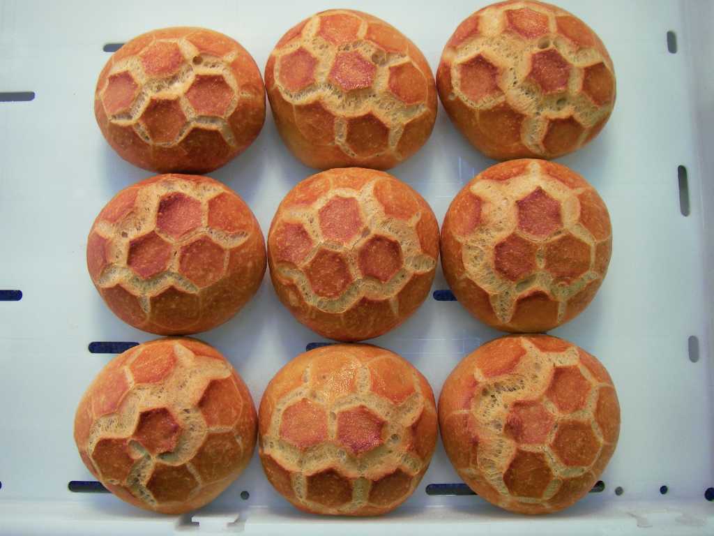 Brötchen in Fußballform