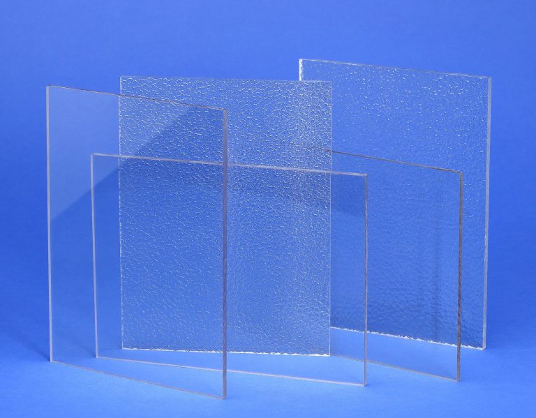 Kompaktplatten aus Polycarbonat und Acrylglas