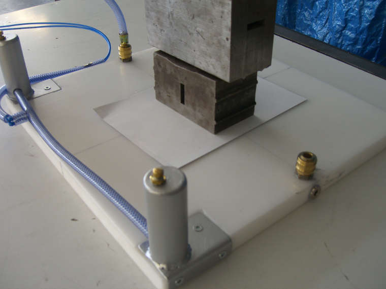Air film sled for loads up to 30 kg