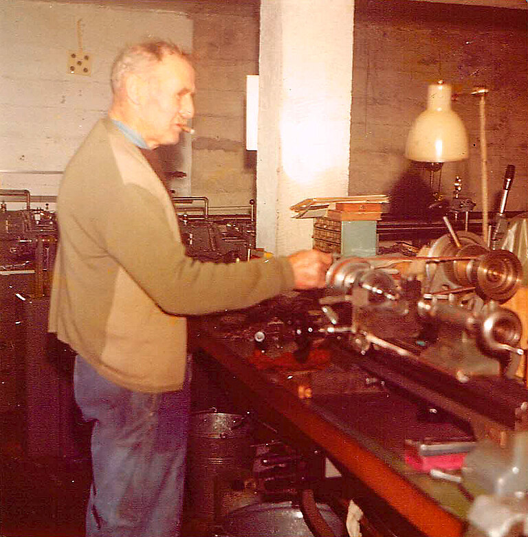 Gründer Marcel Egger in der Produktion in Günsberg