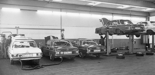 Historische Mercedes-Werkstatt