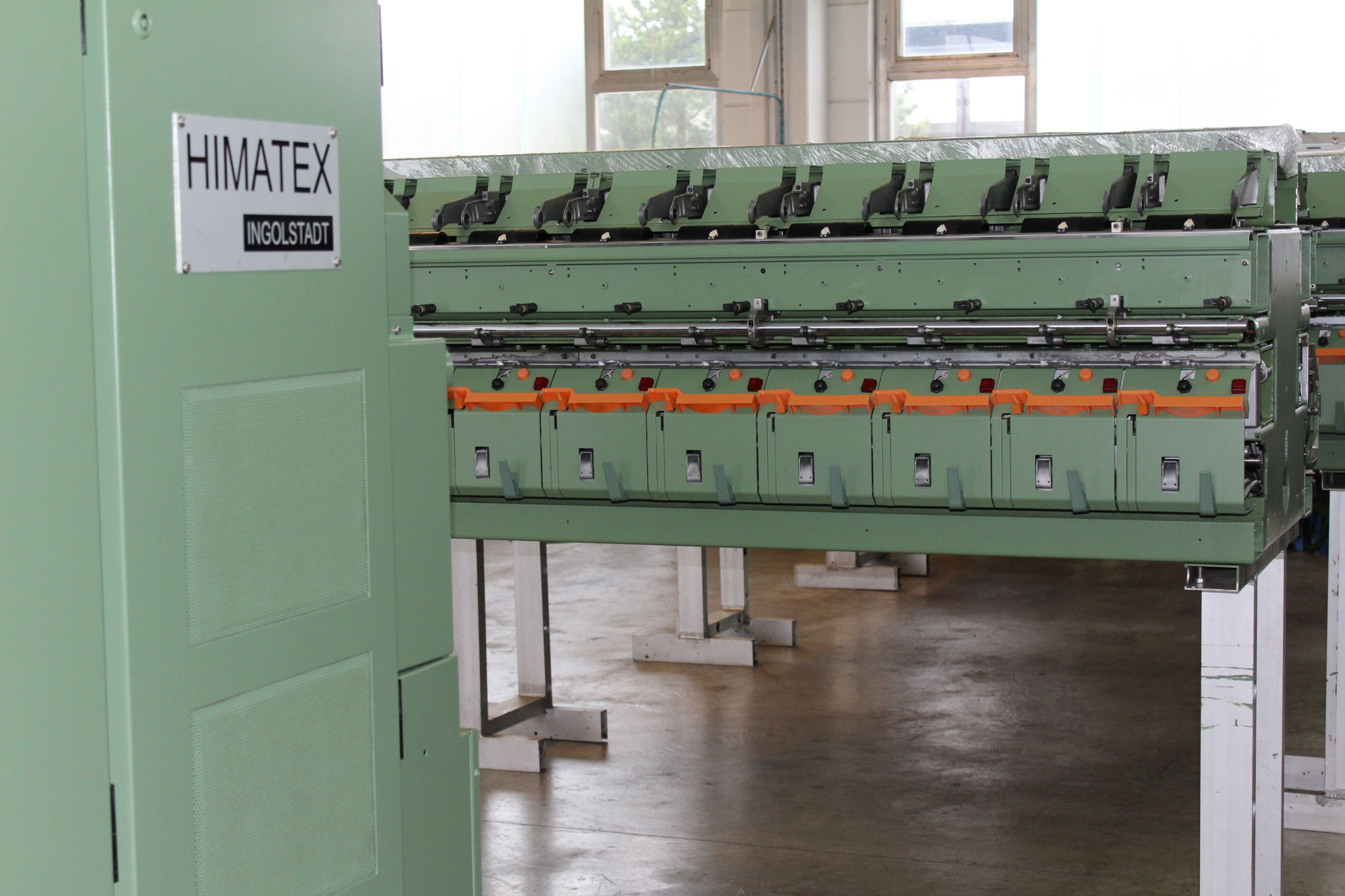 Fertigstellung und Verladung einer OE-Rotorspinnmaschine