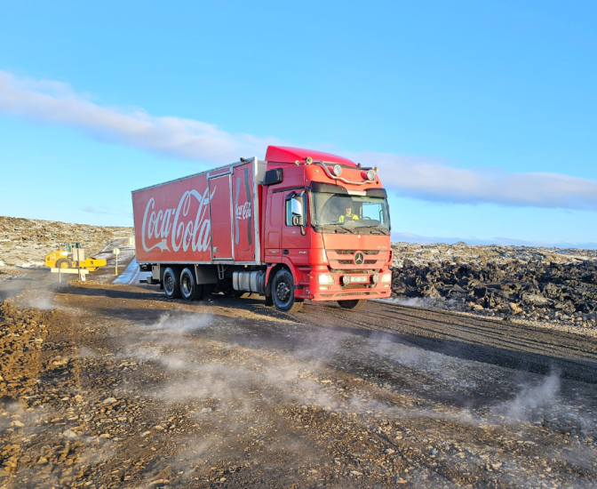 Lkw der roten CCEP-Flotte in Island
