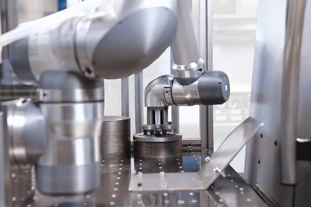 Robotics automation in metal manufacturing