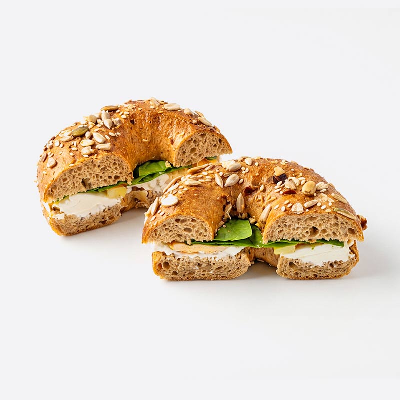 Protein Bagel with cottage cheese, egg and fresh spinach