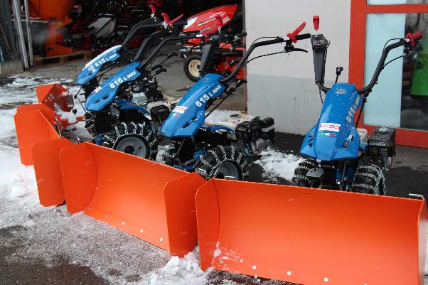 Schneepflug aus eigener Fertigung