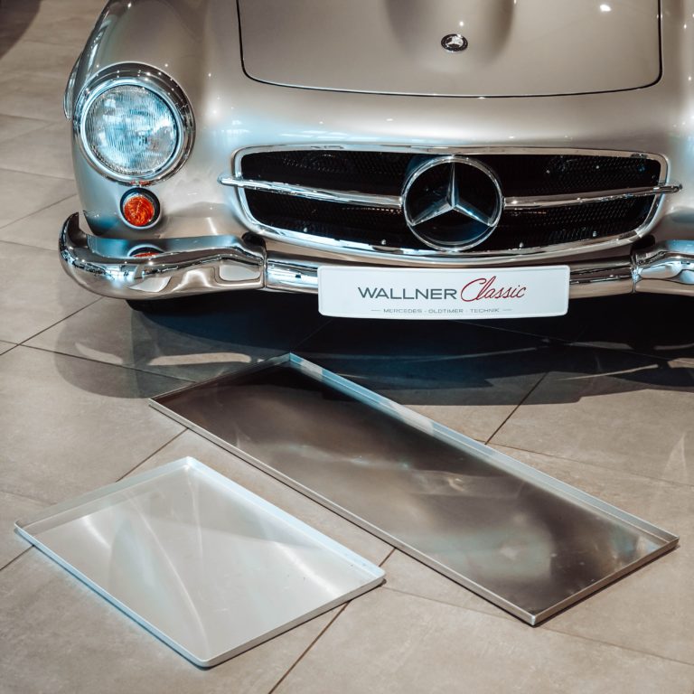 Ölwannen vor einem Mercedes 190 SL