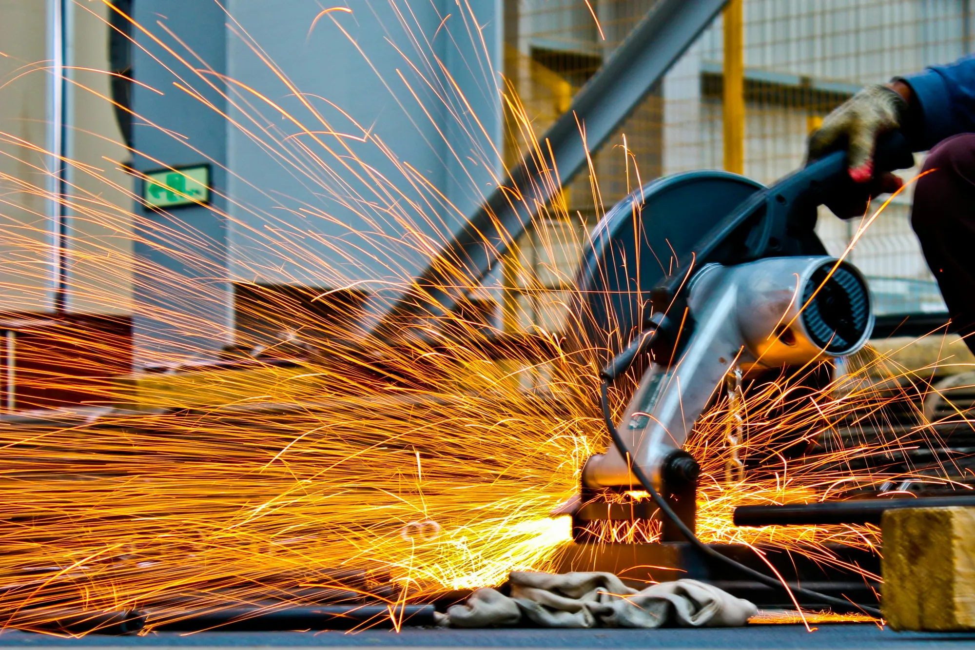 Maschinenbau – CNC- und robotergestützte Fertigung