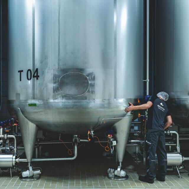 Containers, tanks and apparatus incl. special solutions