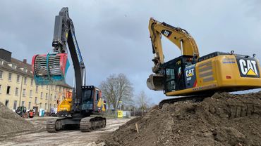 Bagger mit MaC-Rock Sieblöffel auf der Baustelle