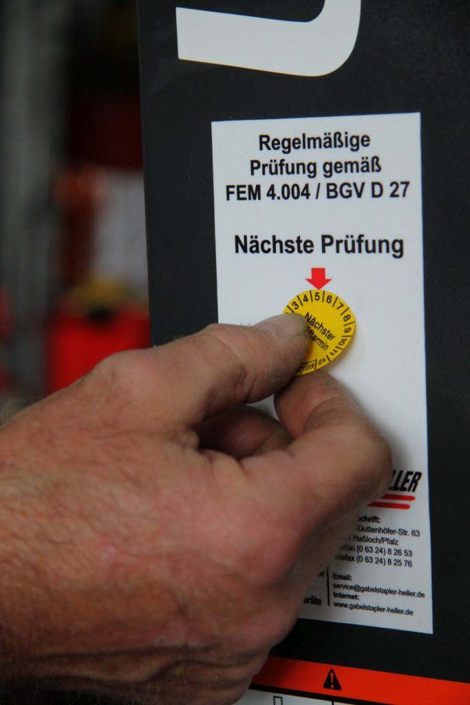 FEM-Prüfung (UVV) durch Sachkundige