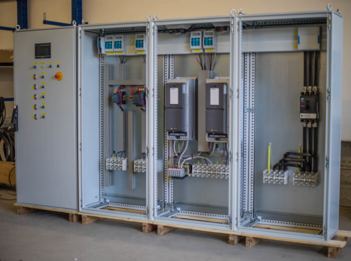 Bau und Installation von Steuerungen