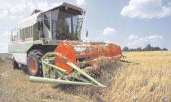 Feldbetankung eines Traktors
