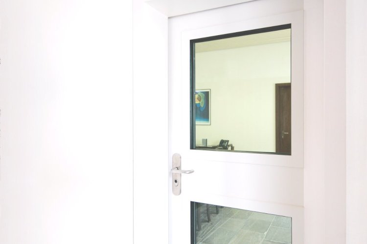 Schallschutztür mit Glaseinsatz