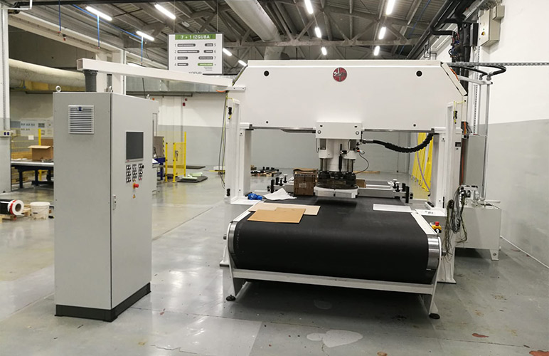 Automatische CNC Karrenbalkenstanze Schön 2071A