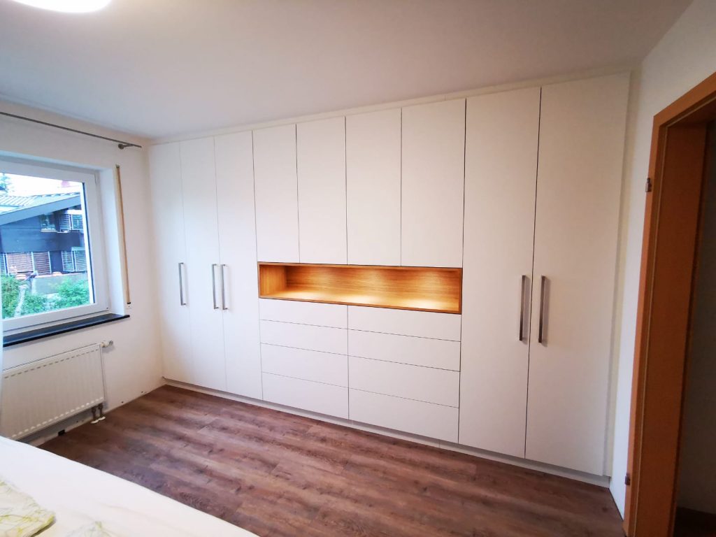 Einbauschrank mit Beleuchtung