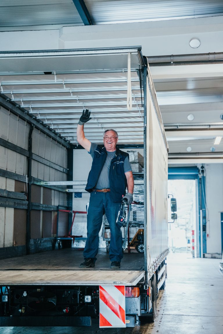 Loading of plastic windows