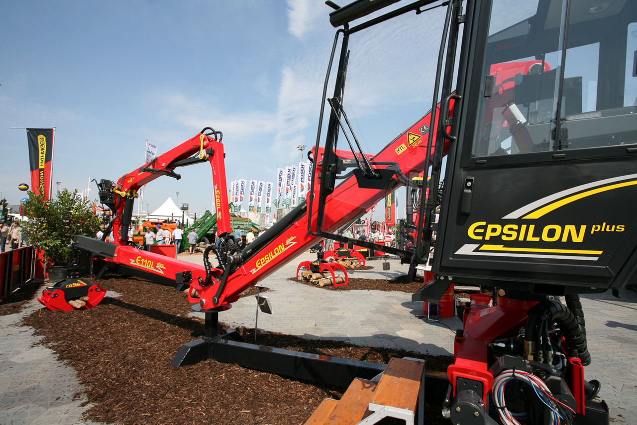 EPSILON Plus Kranmodell auf einer Messe (2005)
