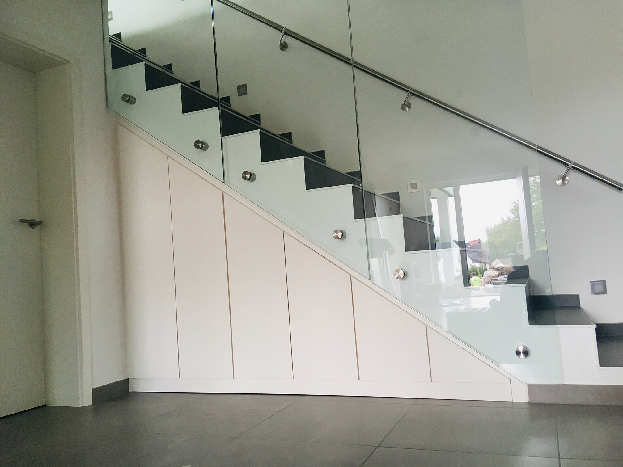 Treppenschrank