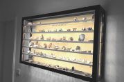 Beleuchtete Sammelvitrine für Mineralien