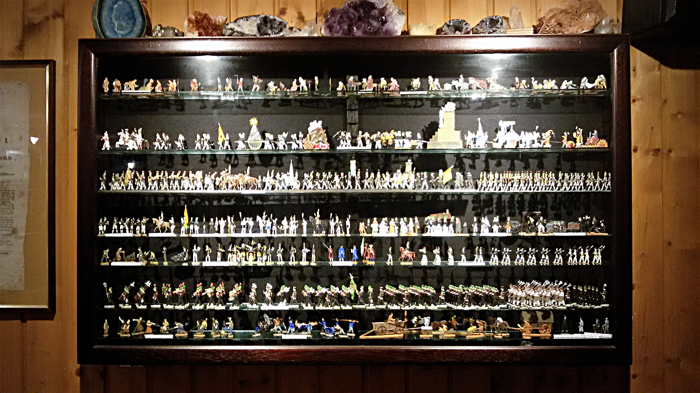 Vitrine mit Zinnfiguren