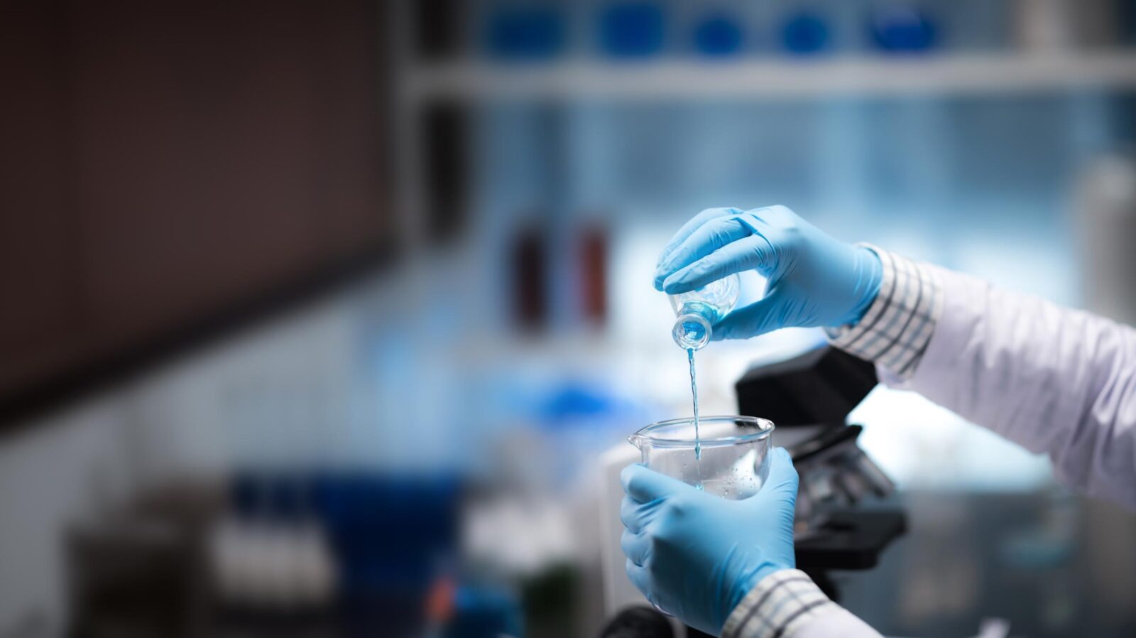 Flüssiges Additiv im Innovationslabor