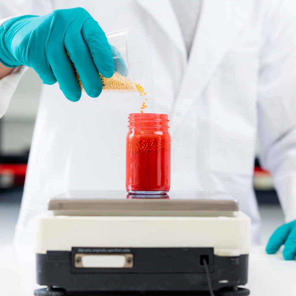 Granuliertes Additiv in Farbe