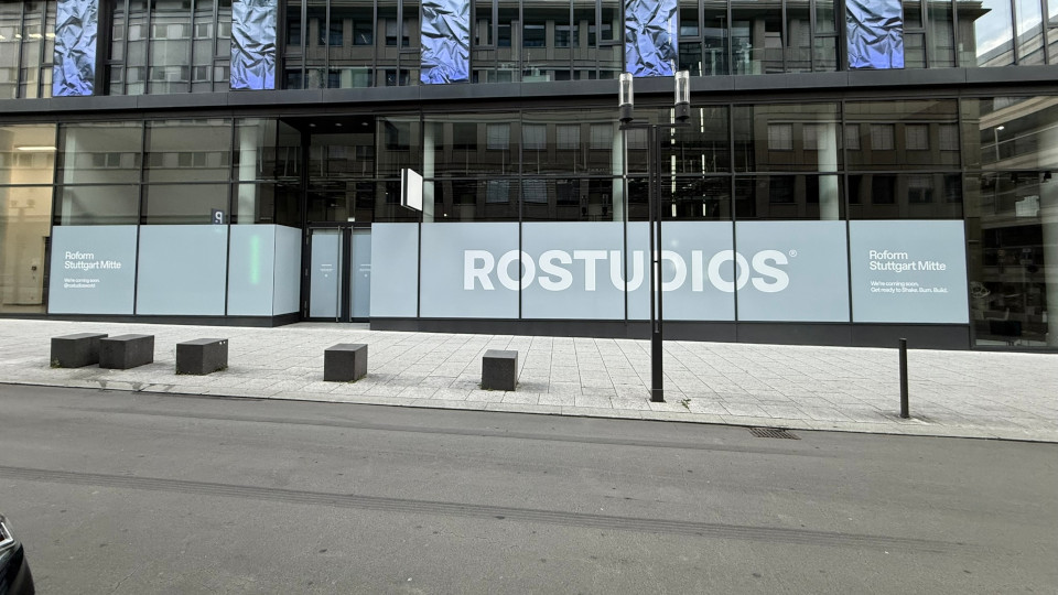 Folierung der Schaufenster-Storefront von Roform, Stuttgart-Mitte