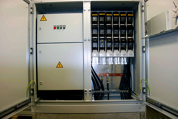 Schaltanlage mit Leistungsschaltern und Energieverteilung