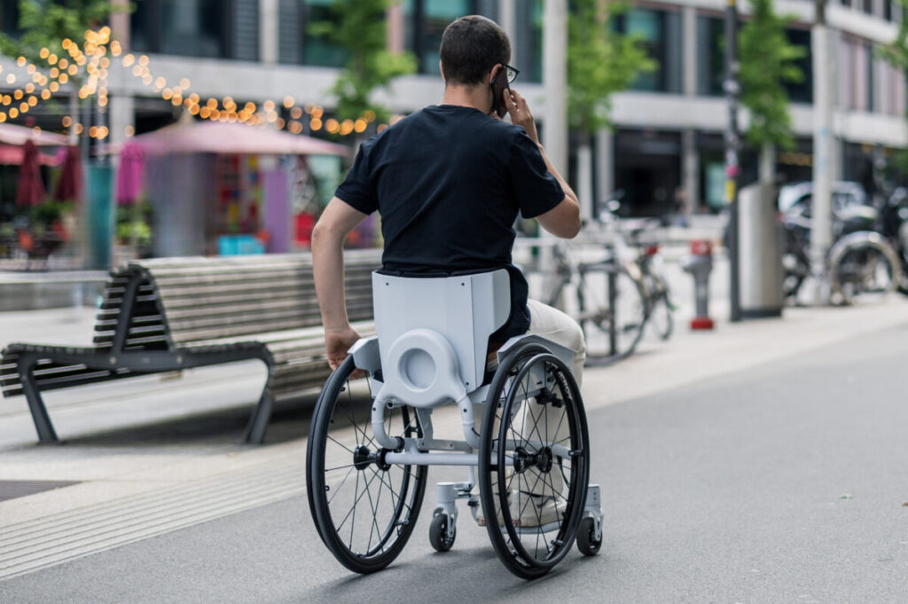 Innovativer Rollstuhl (Versive AG)