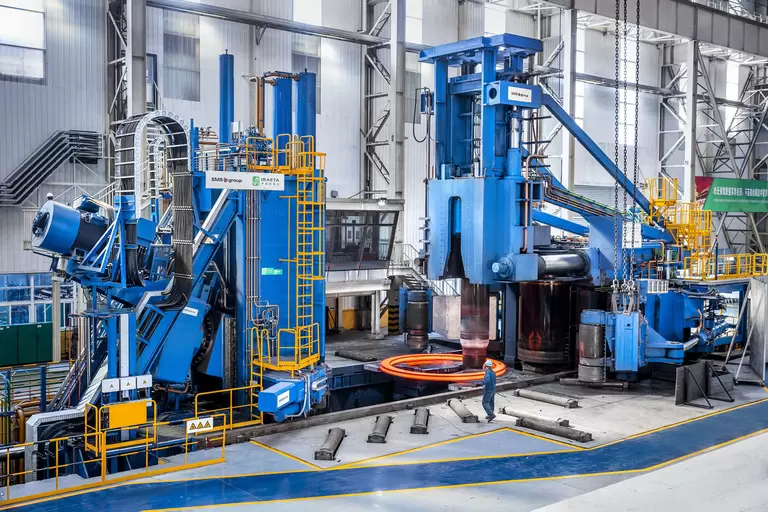 Radial-axiale Ringwalzmaschine (RAW)