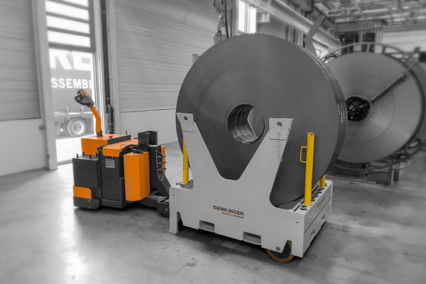 Elektro-Geh-Schlepper mit Coiltransportgestell