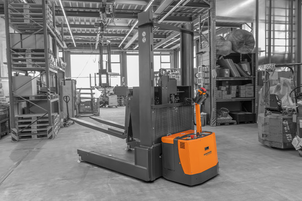 EGPL Motoren-Manipulator im Fahrzeugbau