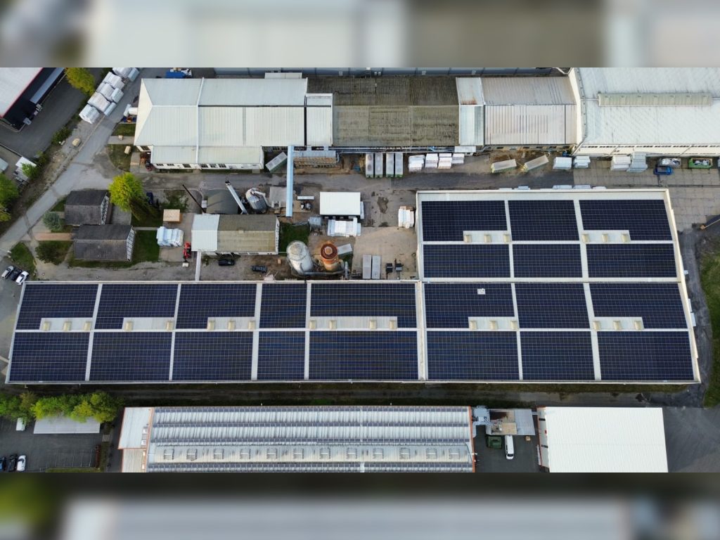 1,5-MW-Anlage auf Trapezblech in Hermsdorf, umgesetzt von Göttler & Schmid