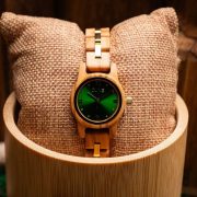 Damenuhr aus Holz