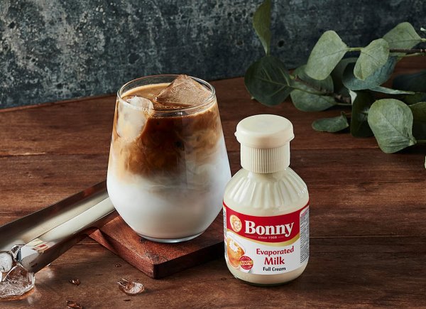 Bonny Kondensmilch in der Glasflasche