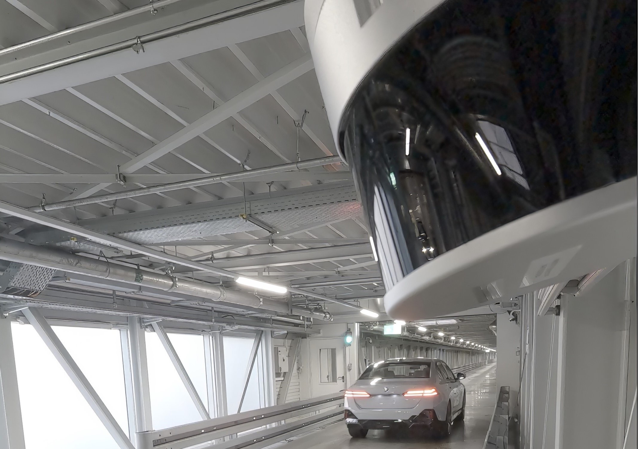 Hesai-Lidar im AVM-System mit Embotech/Outsight bei BMW