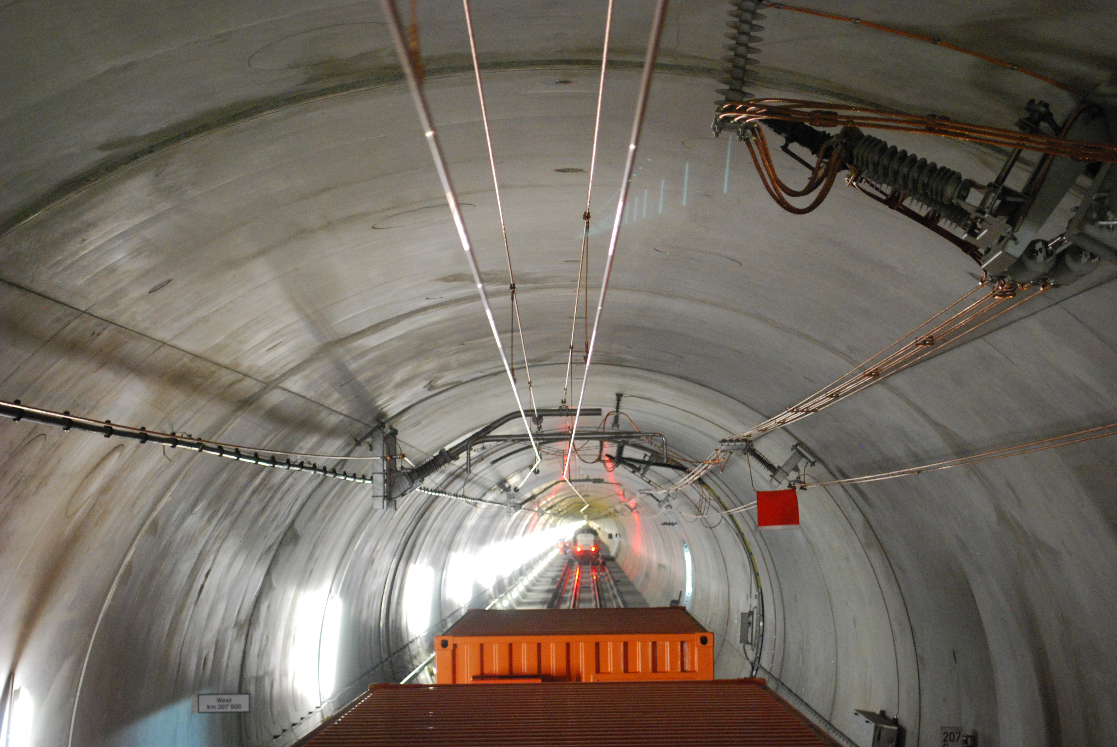 Gotthard Basistunnel – Betriebsaufnahme inkl. Zulaufstrecken