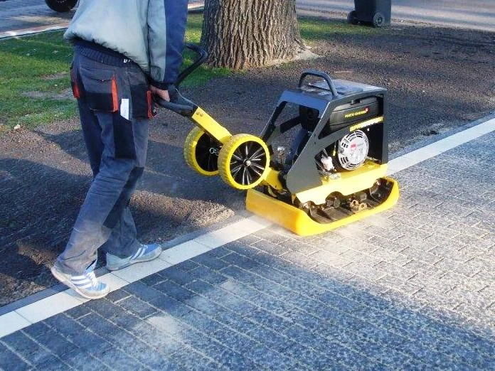 BOMAG BPR25/50D Stoneguard Rüttelplatte