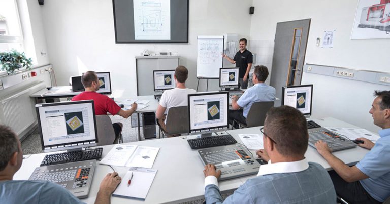 Programmier- und Bedienschulungen im Herstellerwerk