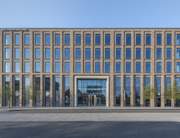 The Porter Building, Slough (GB), mit Klinkerriemchen R764WDF