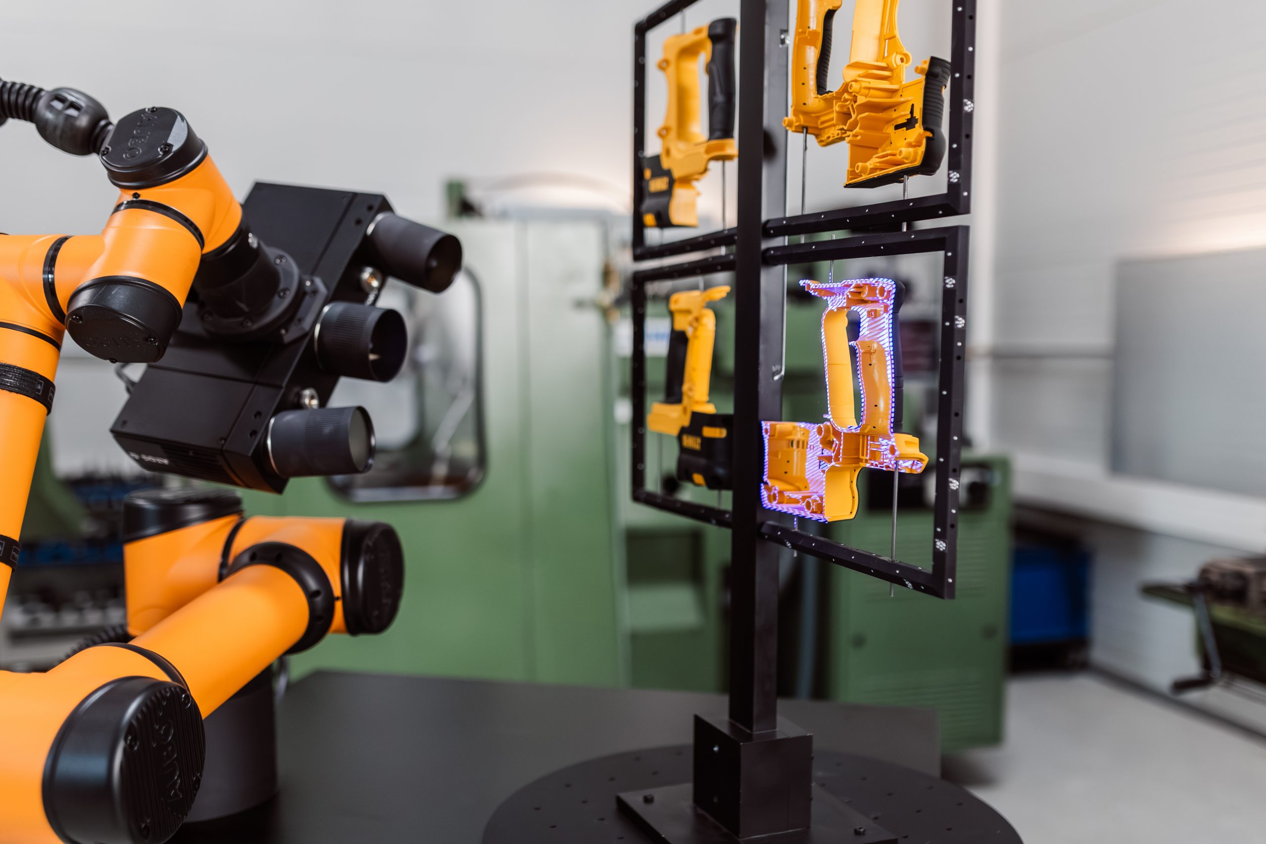 Automatisiertes Scannen mehrerer Kunststoffteile