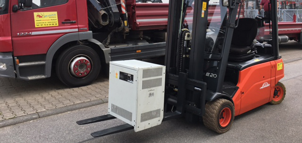 Distribution and transport of load-carrying vehicles