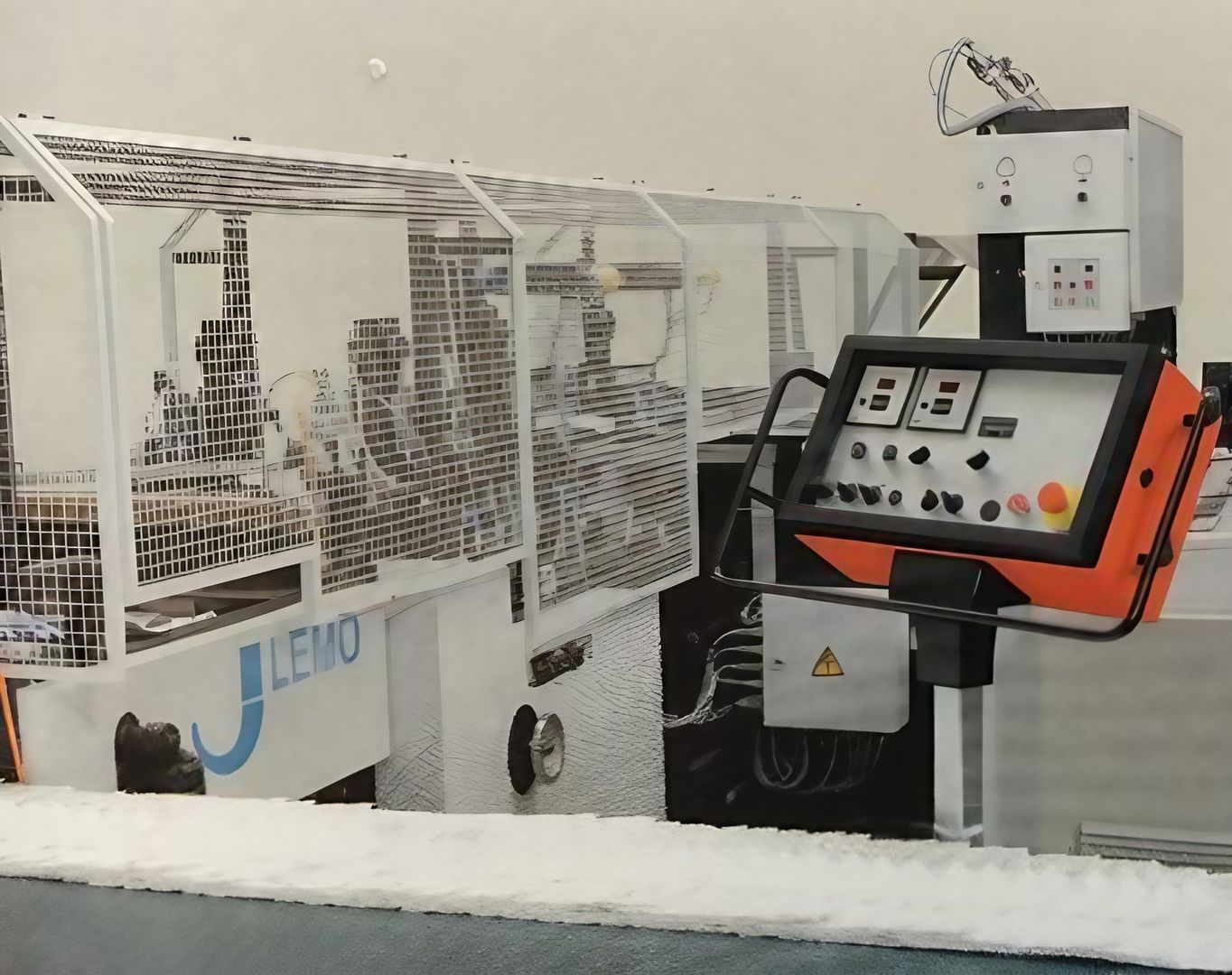 Folienverpackungsmaschine mit Servoantrieb und Funktionsregelung (LEMOtronic)