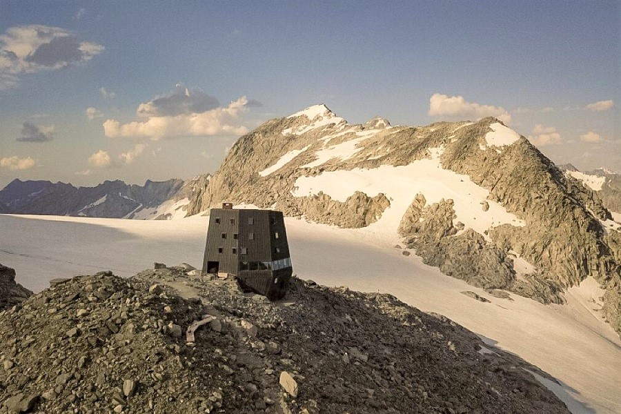 Schwarzensteinhütte, 3026 m