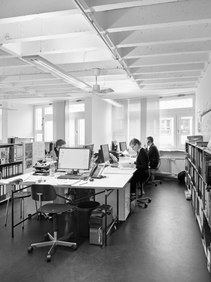 E2-Arbeitstisch mit Melaminharzbeschichtung