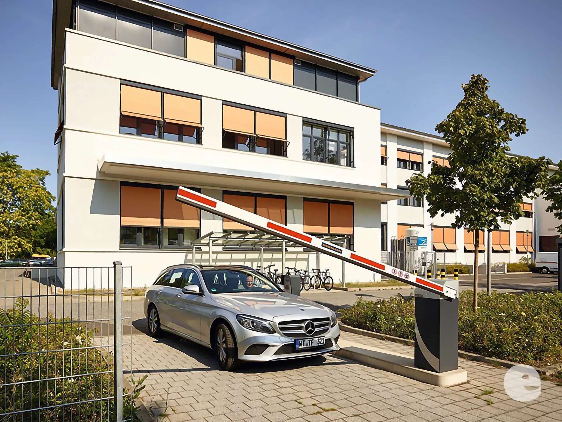 Schranken und Poller